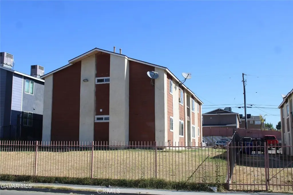 1308 Flower, Bakersfield, CA — listing photo 1