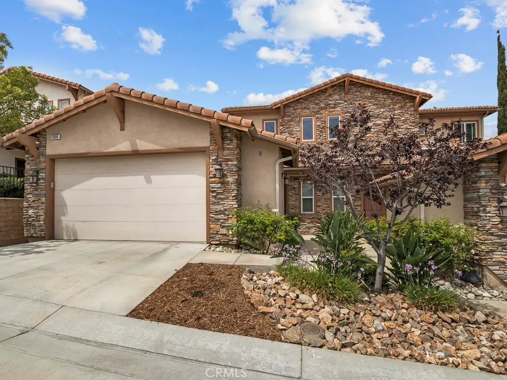 Condominium for sale at 568 Via Pueblo, Riverside, CA featuring 3 beds and 4 baths