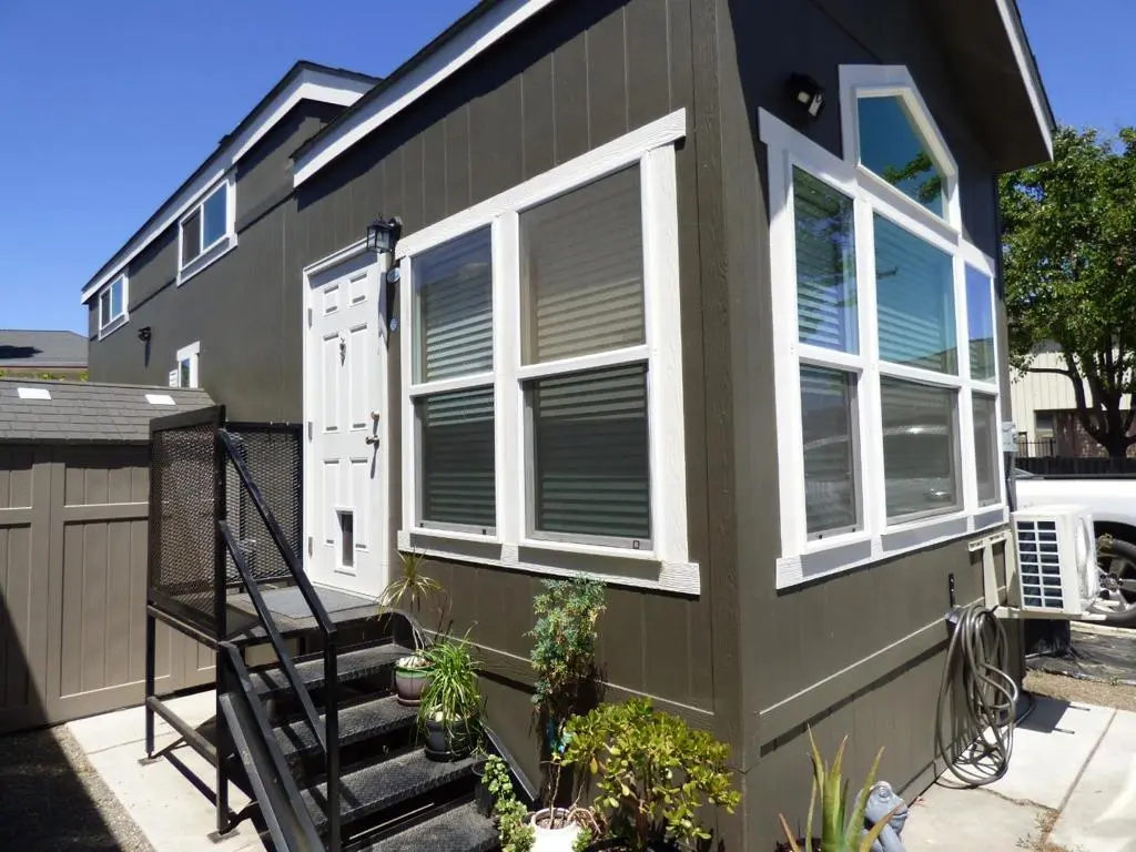 Manufactured In Park for sale at 5878 Garlic Farms 141, Gilroy, CA featuring 1 bed and 1 bath