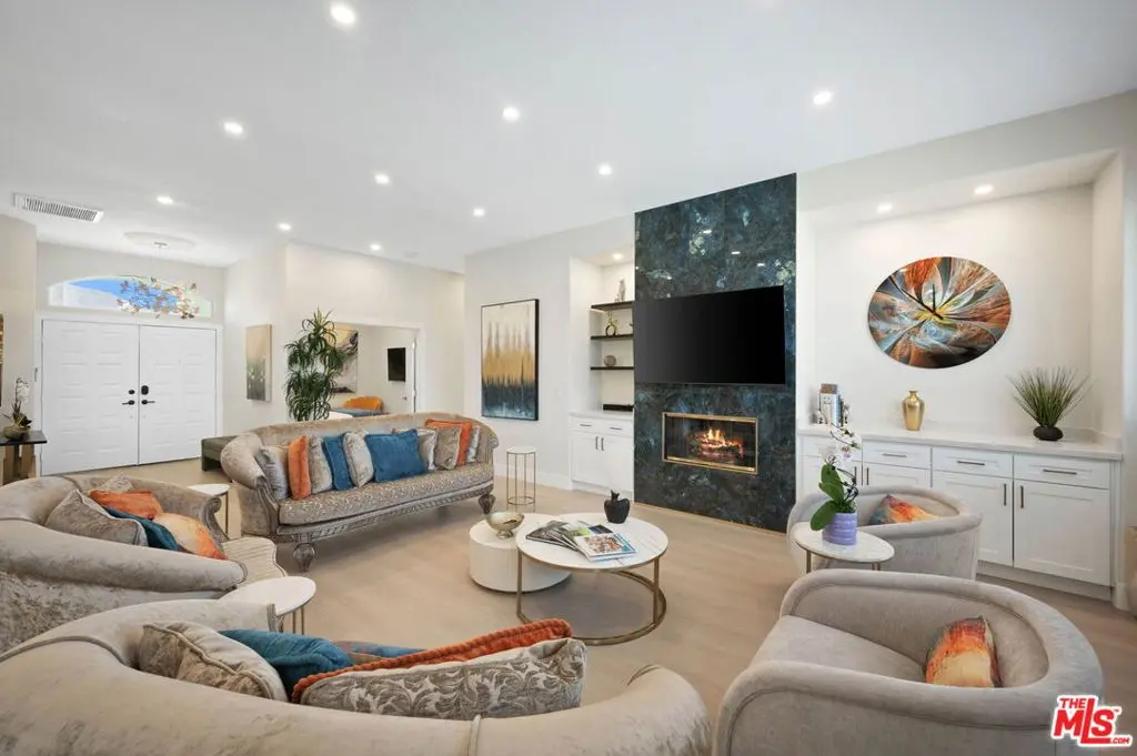 Residential Lease for rent at 3260 N Avenida San Gabriel Rd, Palm Springs, Riverside County, CA featuring 5 beds and 4 baths