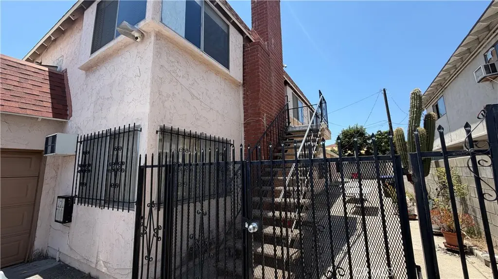 Triplex for rent at 303 N New Avenue B, Monterey Park, CA featuring 2 beds and 1 bath