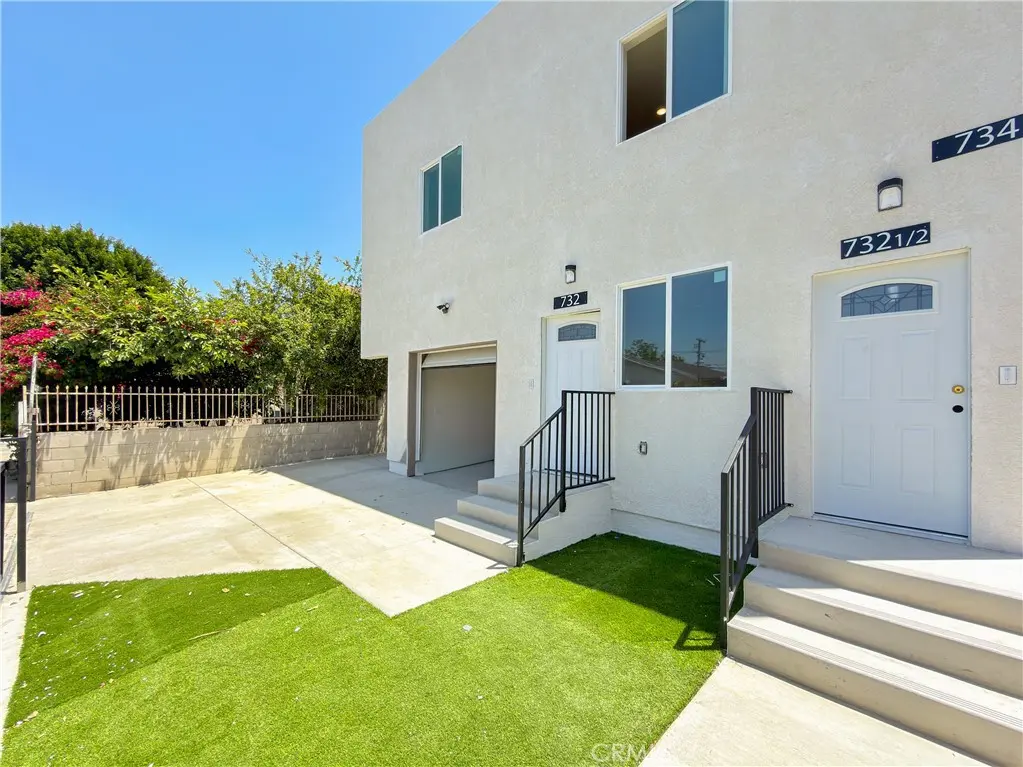 Residential Lease for rent at 734 E 52nd Street, Los Angeles, Los Angeles County, CA featuring 14 beds and 8 baths