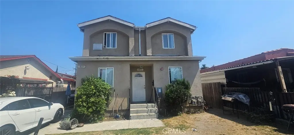 Duplex for rent at 833 E 80th, Los Angeles, CA featuring 5 beds and 3 baths