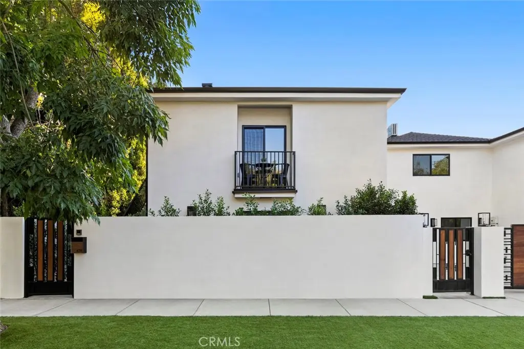 Residential Lease for rent at 436 Cornell Drive, Burbank, Los Angeles County, CA featuring 2 beds and 2 baths