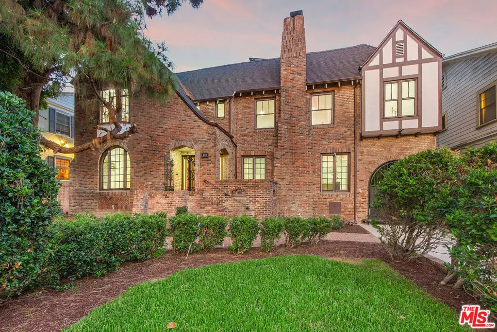 Single Family Residence for sale at 832 S Plymouth Boulevard, Los Angeles, CA featuring 5 beds and 5 baths