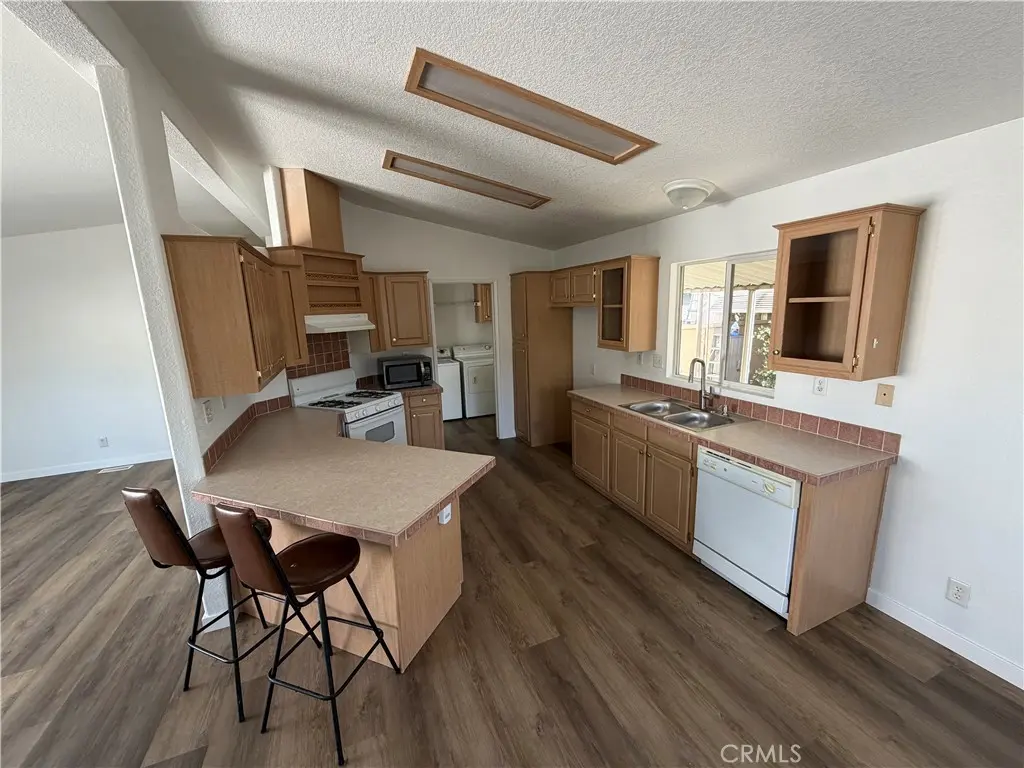 10900 Sepulveda 23, San Fernando, CA — listing photo 1