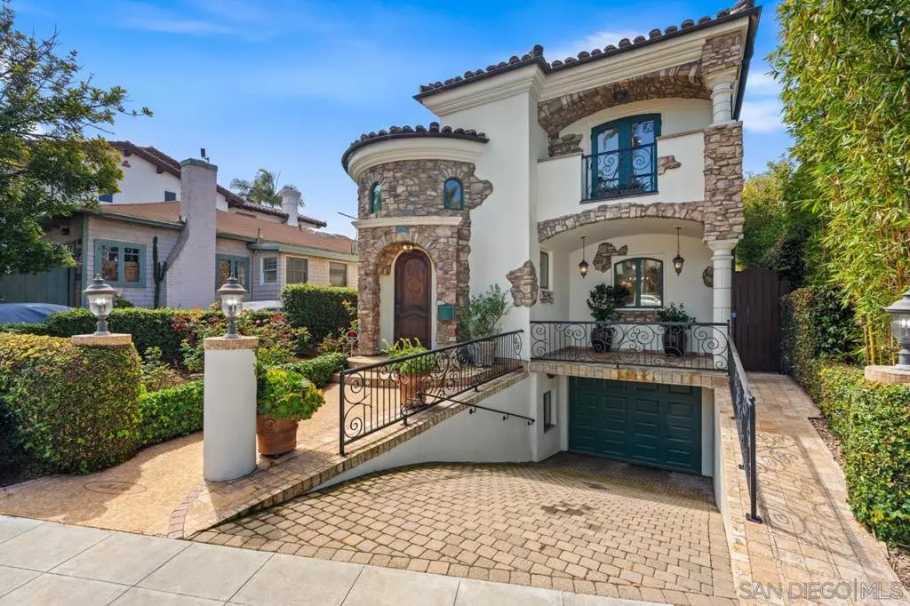 Single Family Residence for rent at 7964 Prospect, La Jolla, CA featuring 5 beds and 4 baths