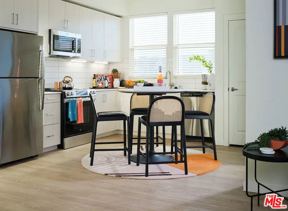 Residential Lease for rent at 41545 Ivy Street 25304, Murrieta, Riverside County, CA featuring 1 bed and 1 bath