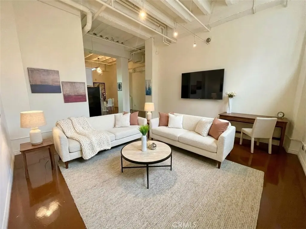Residential Lease for rent at 312 W 5th Street 201, Los Angeles, Los Angeles County, CA featuring 2 beds and 1 bath