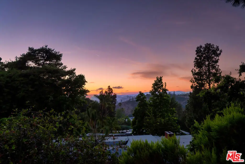 Residential Lease for rent at 1915 Loma Vista Drive, Beverly Hills, Los Angeles County, CA featuring 4 beds and 5 baths