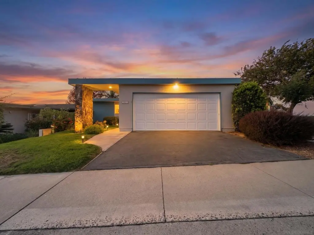 3902 N Vista Campana 9, Oceanside, CA — listing photo 1