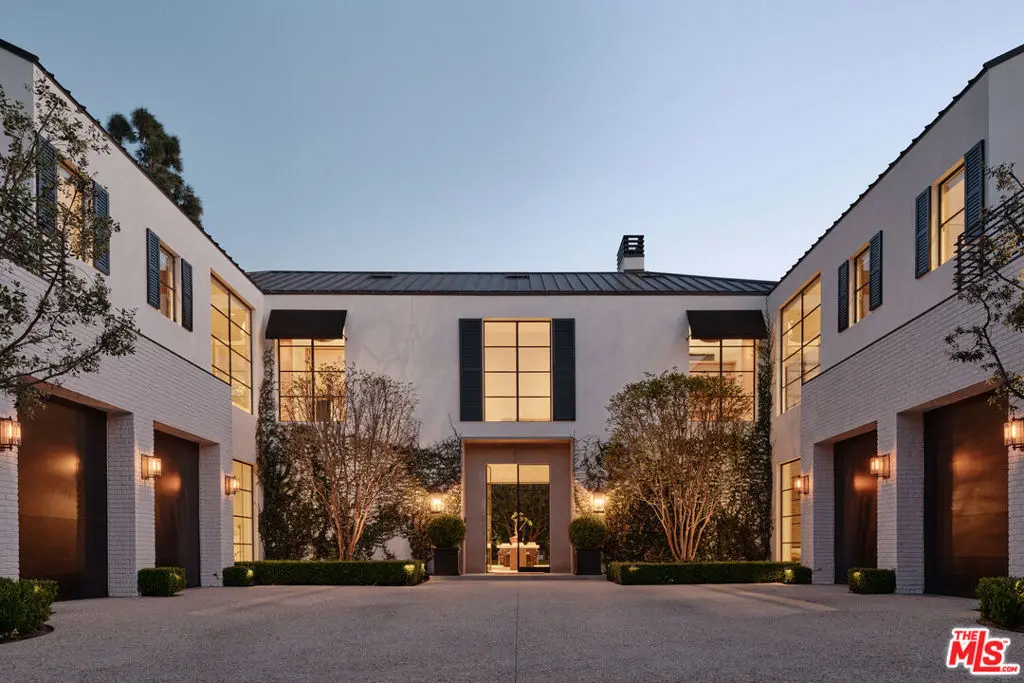 Residential Lease for rent at Highwood, Los Angeles, Los Angeles County, CA featuring 5 beds and 9 baths