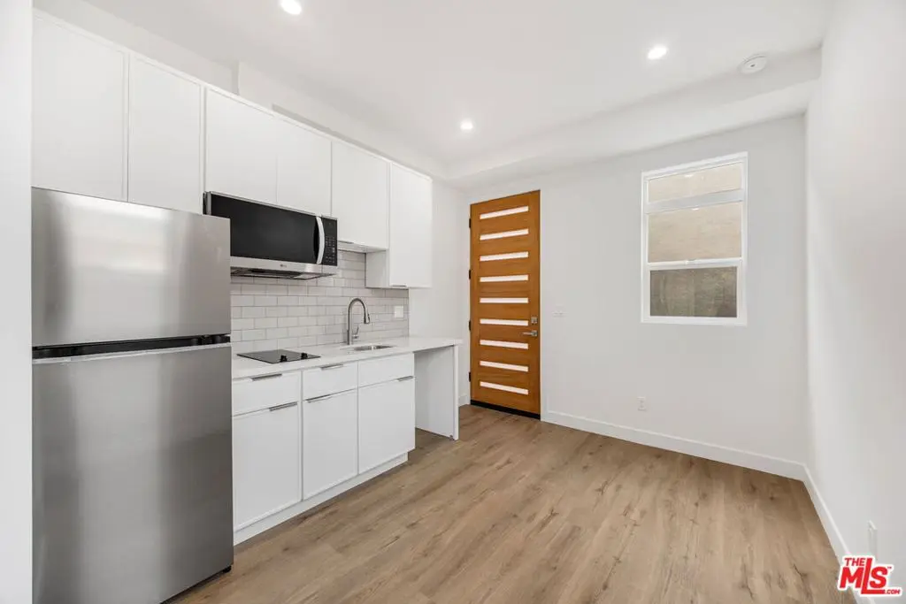 11253 Hatteras Street 1/2, North Hollywood, CA — listing photo 1