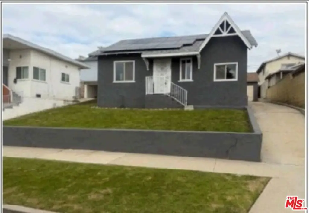 Single Family Residence for sale at 505 E Fairview Boulevard, Inglewood, CA featuring 3 beds and 1 bath