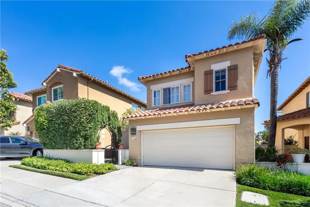 Condominium for sale at 1175 Corte Riviera, Camarillo, CA featuring 3 beds and 3 baths