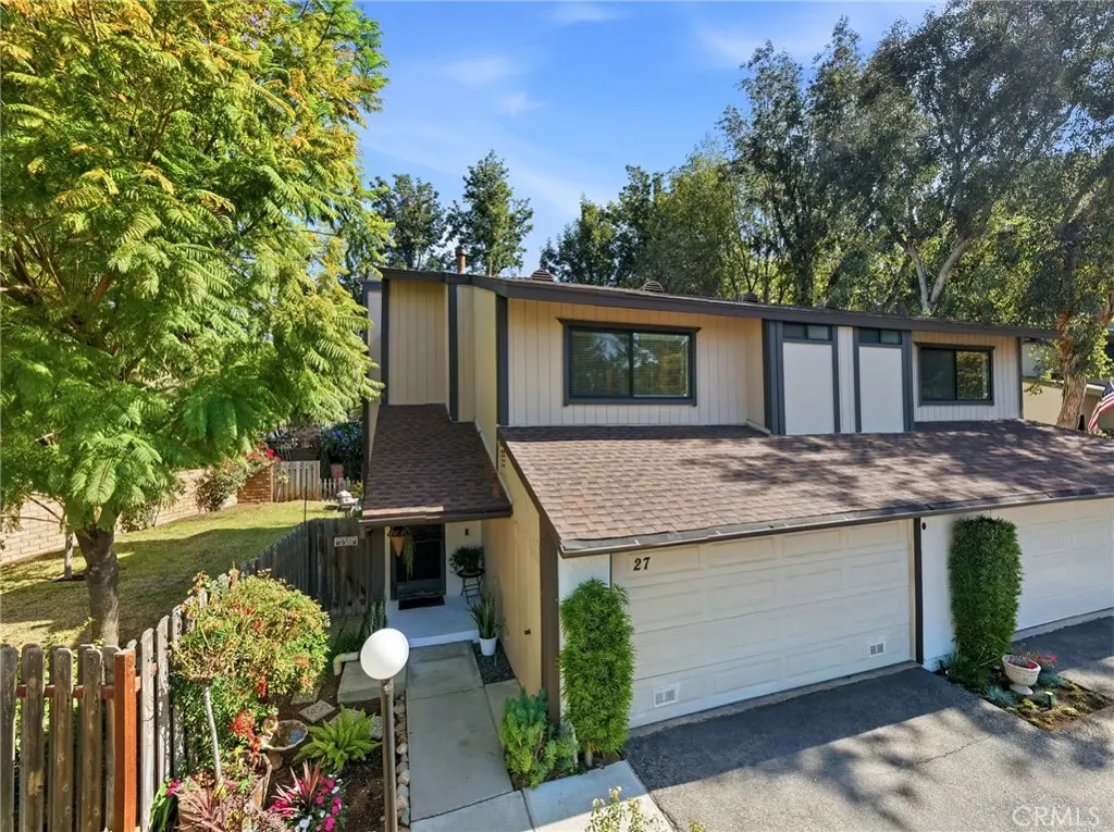 10831 Roycroft 27, Sun Valley, CA — listing photo 1