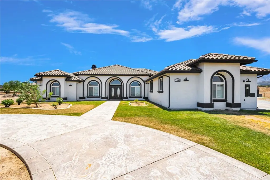 7381 Cygnet Road, Phelan, CA — listing photo 1