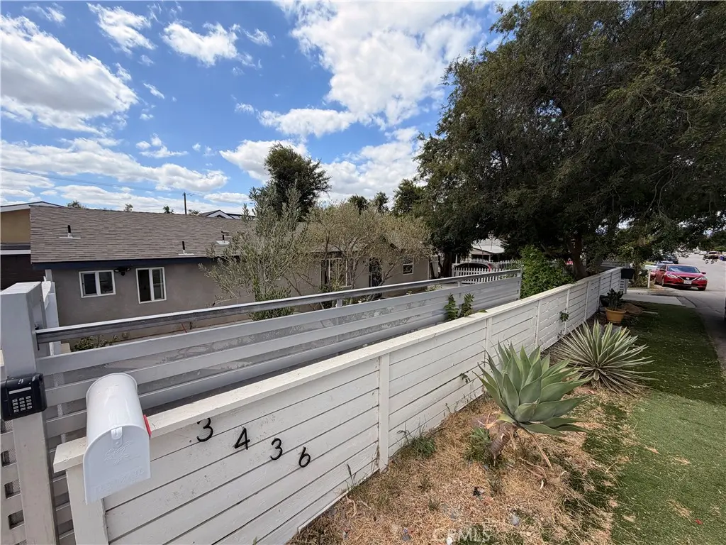 Residential Lease for rent at 3436 Pontiac A, Jurupa Valley, Riverside County, CA featuring 3 beds and 2 baths