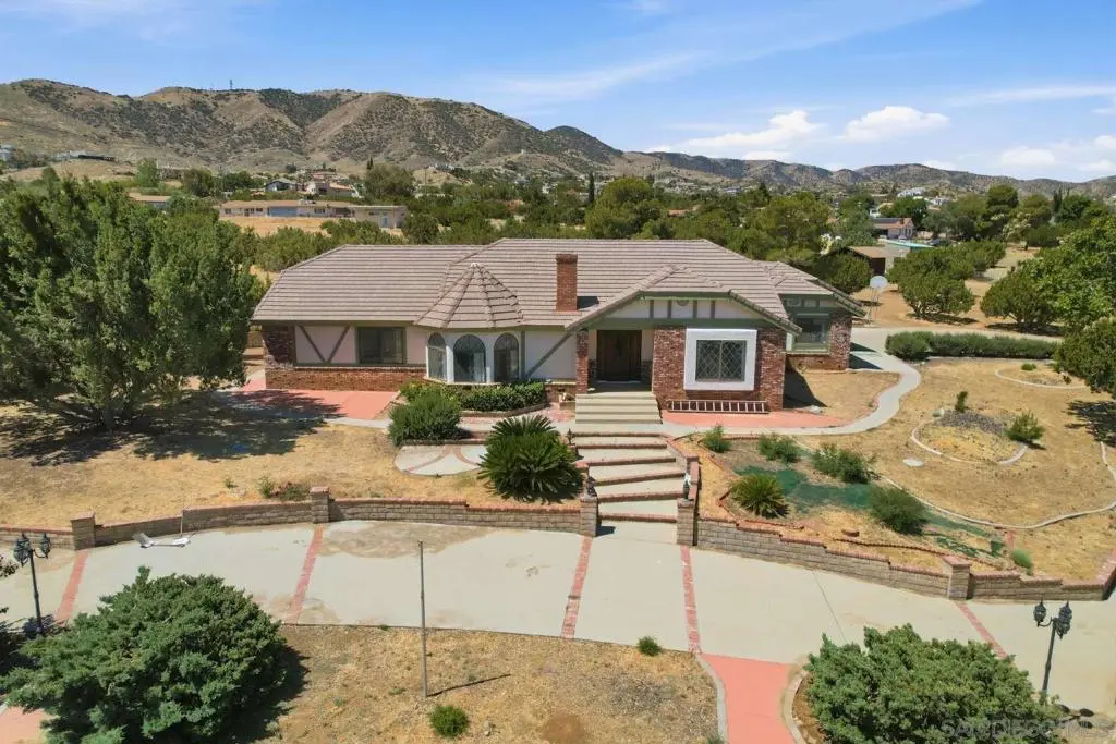 410 Hacienda, Palmdale, CA — listing photo 1