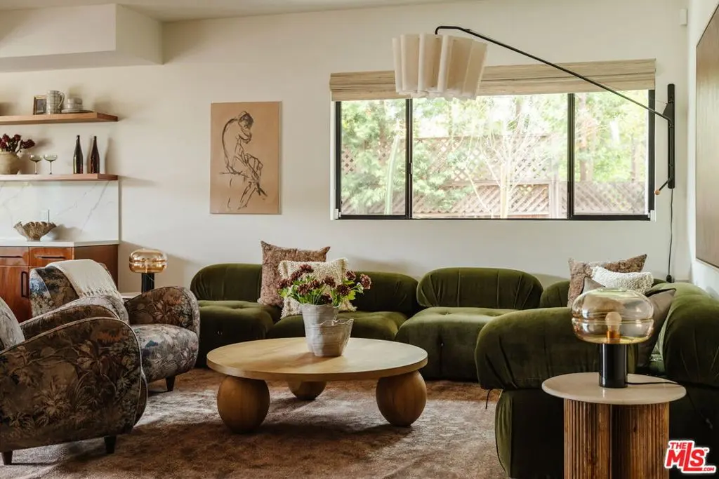 Residential Lease for rent at 3214 Highland Avenue 4, Santa Monica, Los Angeles County, CA featuring 3 beds and 3 baths