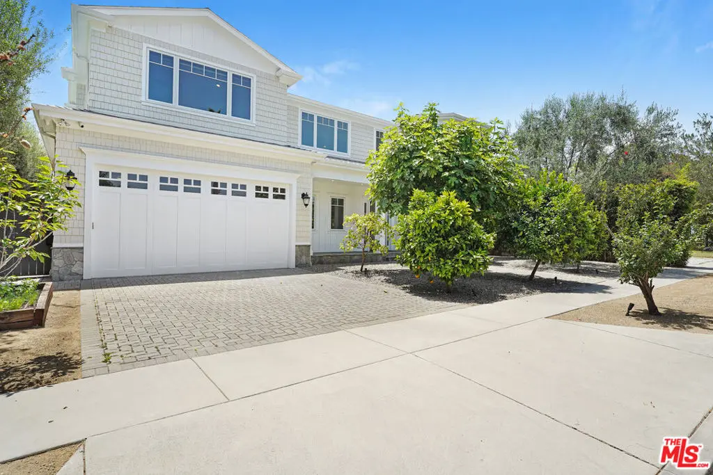 Residential Lease for rent at 11540 Clover Avenue, Los Angeles, Los Angeles County, CA featuring 5 beds and 6 baths