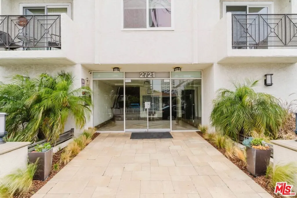 Residential Lease for rent at 2721 2nd Street 210, Santa Monica, Los Angeles County, CA featuring 1 bed and 1 bath
