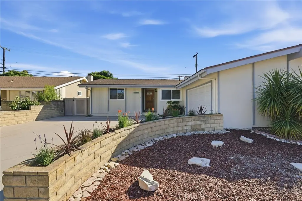 Single Family Residence for sale at 27569 Longhill, Rancho Palos Verdes, CA featuring 4 beds and 3 baths