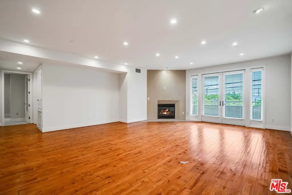 Residential Lease for rent at 1517 S Bentley Avenue 304, Los Angeles, Los Angeles County, CA featuring 2 beds and 3 baths