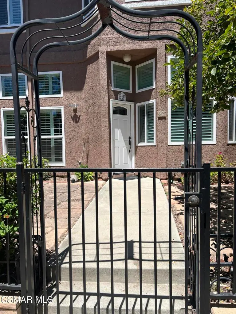 Townhouse for rent at 255 Skyline Drive, Thousand Oaks, CA featuring 3 beds and 3 baths