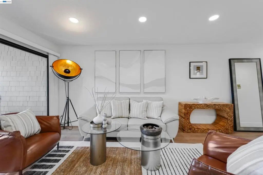 Condominium for sale at 2111 Latham St 307, Mountain View, CA featuring 2 beds and 2 baths