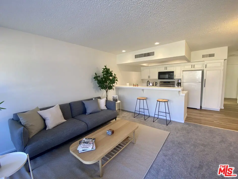 Residential Lease for rent at 1655 E Palm Canyon Drive 318, Palm Springs, Riverside County, CA featuring 1 bed and 1 bath