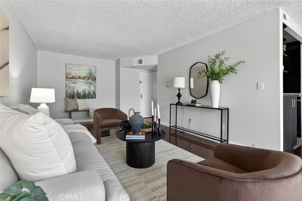 5412 Lindley Avenue 322, Encino, CA — listing photo 1