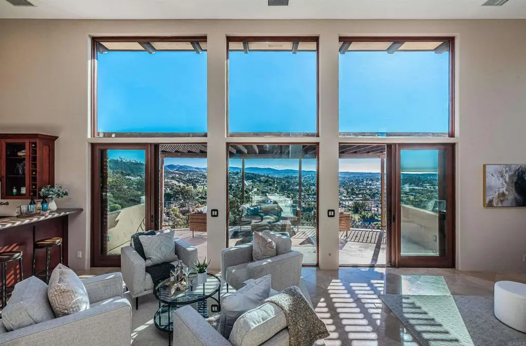2362 Edgehill Road, Vista, CA — listing photo 1