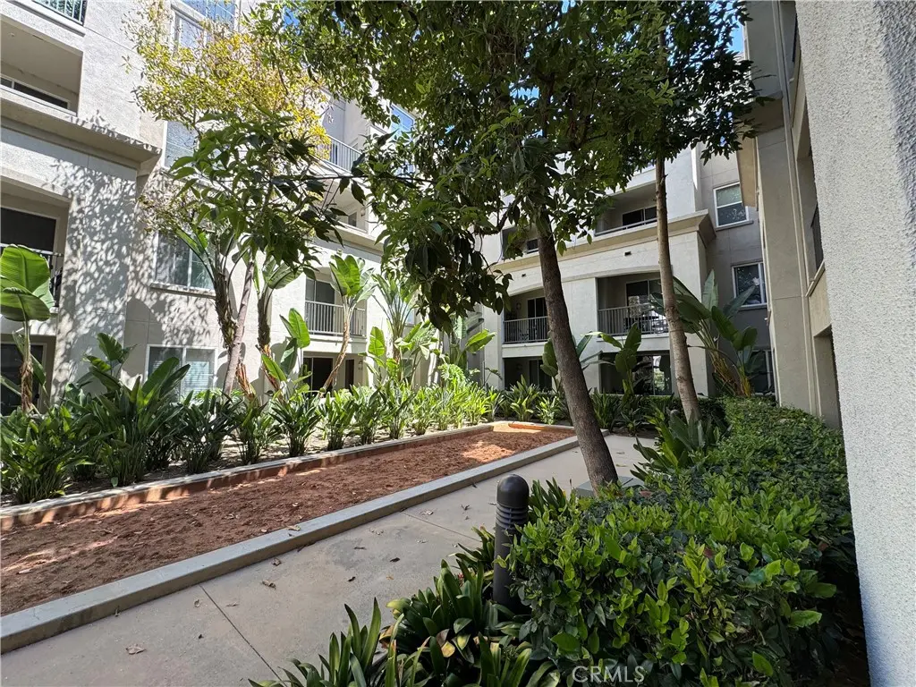 Condominium for rent at 1106 Scholarship, Irvine, CA featuring 1 bed and 1 bath