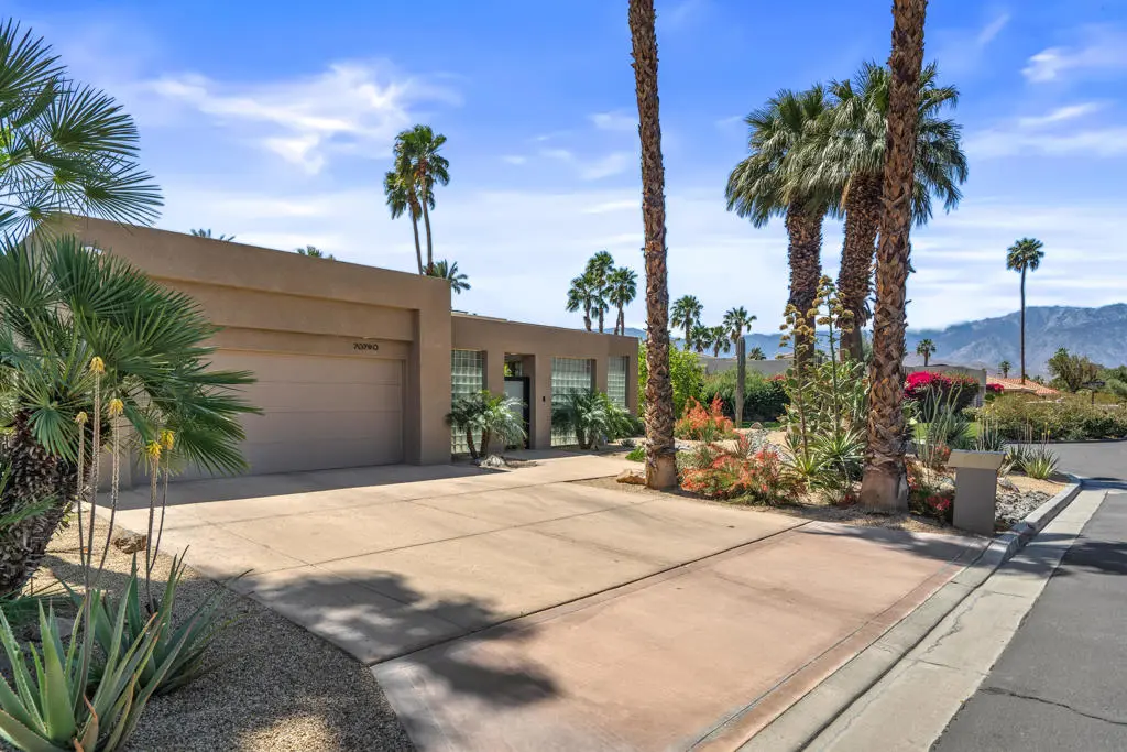 Single Family Residence for rent at 70790 Ironwood Drive, Rancho Mirage, CA featuring 3 beds and 4 baths