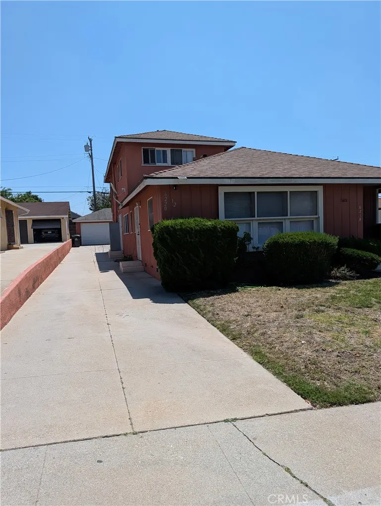 Duplex for rent at 6220 1/2 S Fairfax, Los Angeles, CA and 1 bath