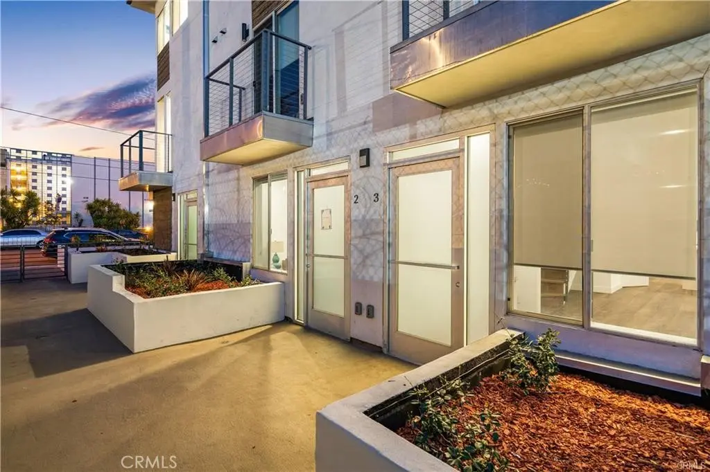 Residential Lease for rent at 1245 N New Hampshire Ave #2, Los Angeles, Los Angeles County, CA featuring 3 beds and 4 baths