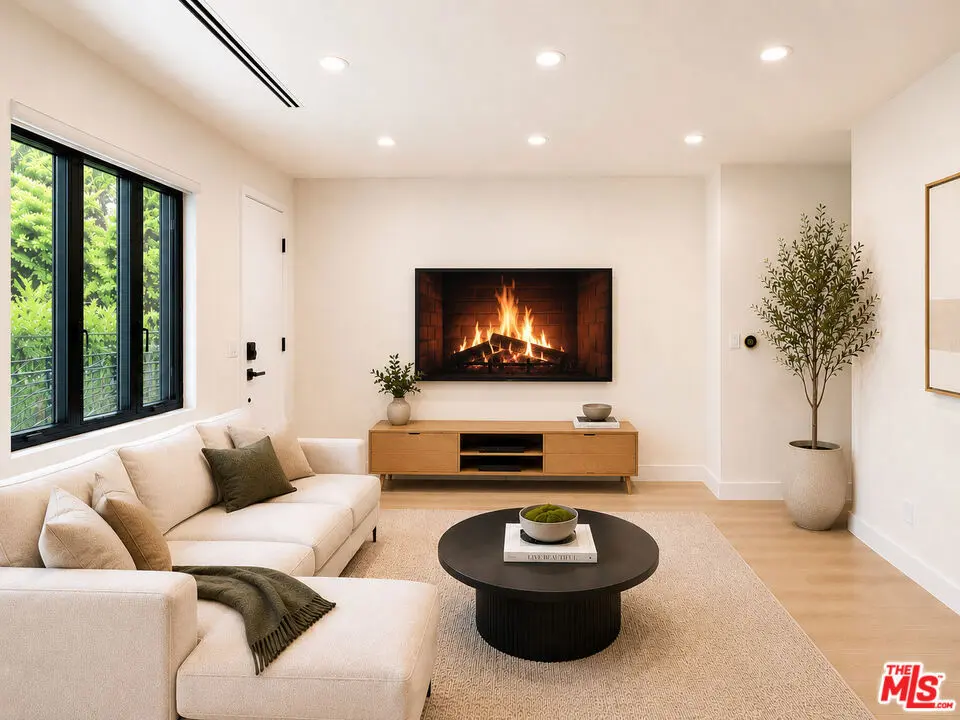 Residential Lease for rent at 912 N Harper Avenue 1, Los Angeles, Los Angeles County, CA featuring 2 beds and 2 baths