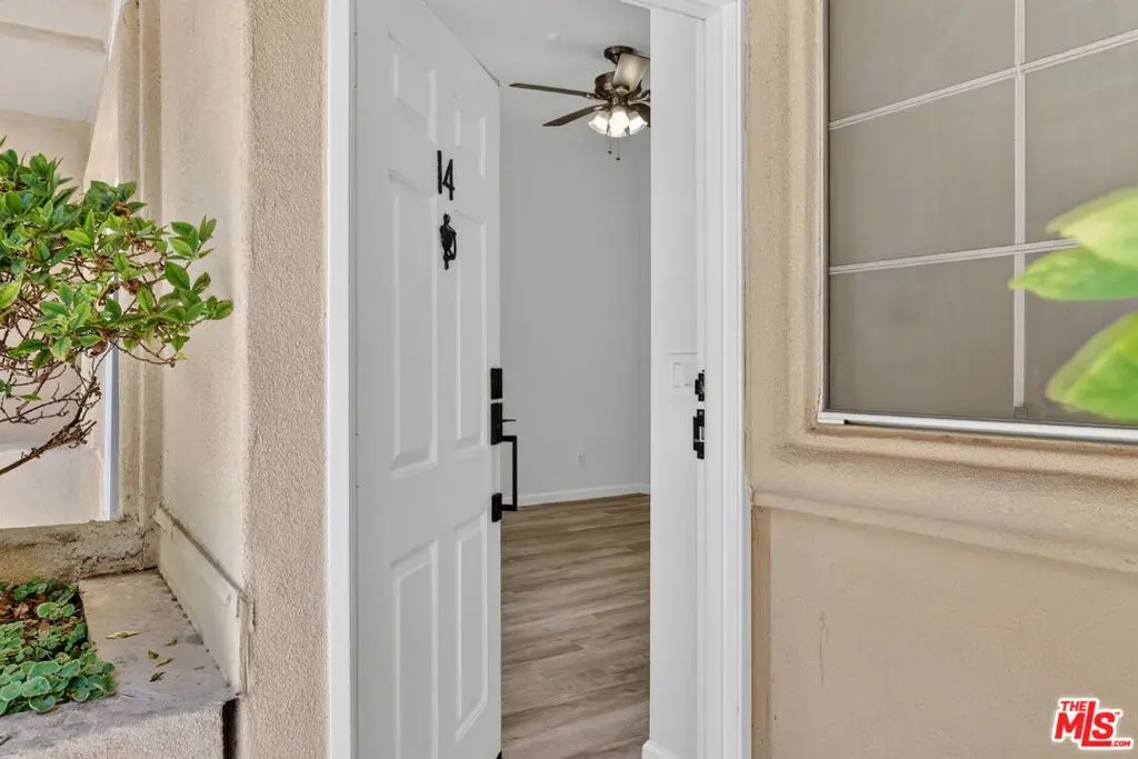 11112 La Maida Street 14, North Hollywood, CA — listing photo 1