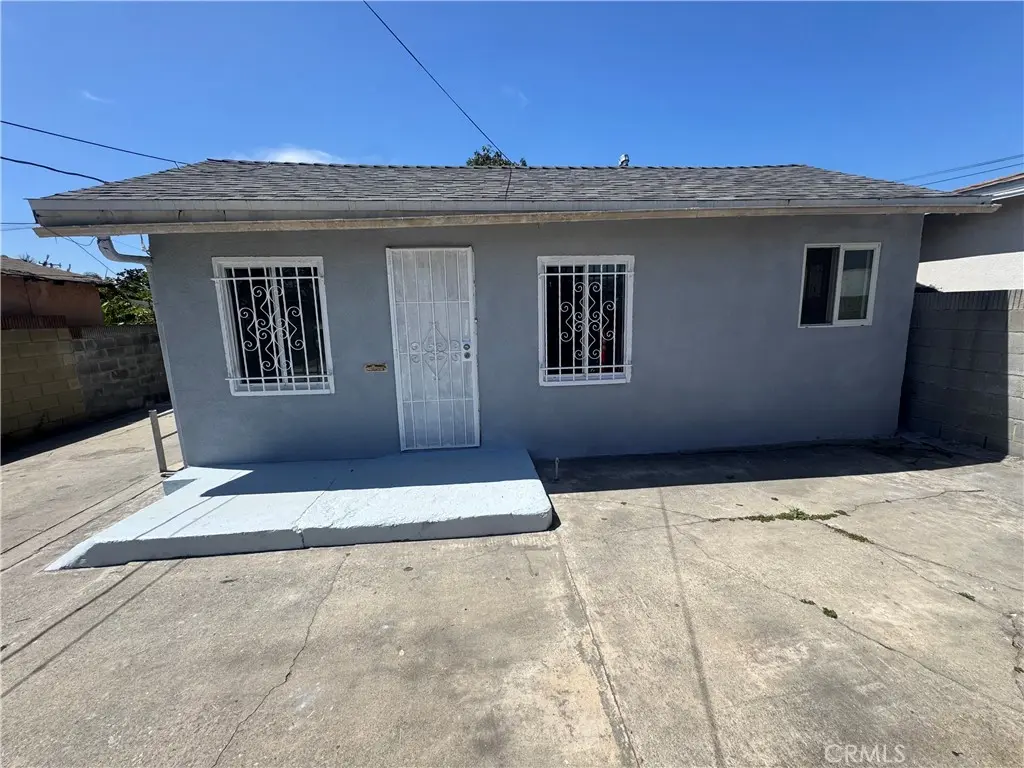 Residential Lease for rent at 3520 W 111, Inglewood, Los Angeles County, CA featuring 2 beds and 1 bath