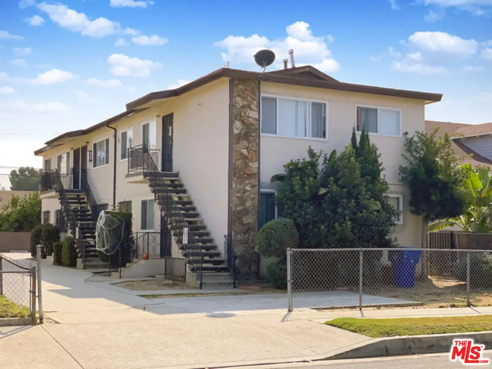 Residential Lease for rent at 1324 W 36th Street 3, Los Angeles, Los Angeles County, CA featuring 2 beds and 1 bath