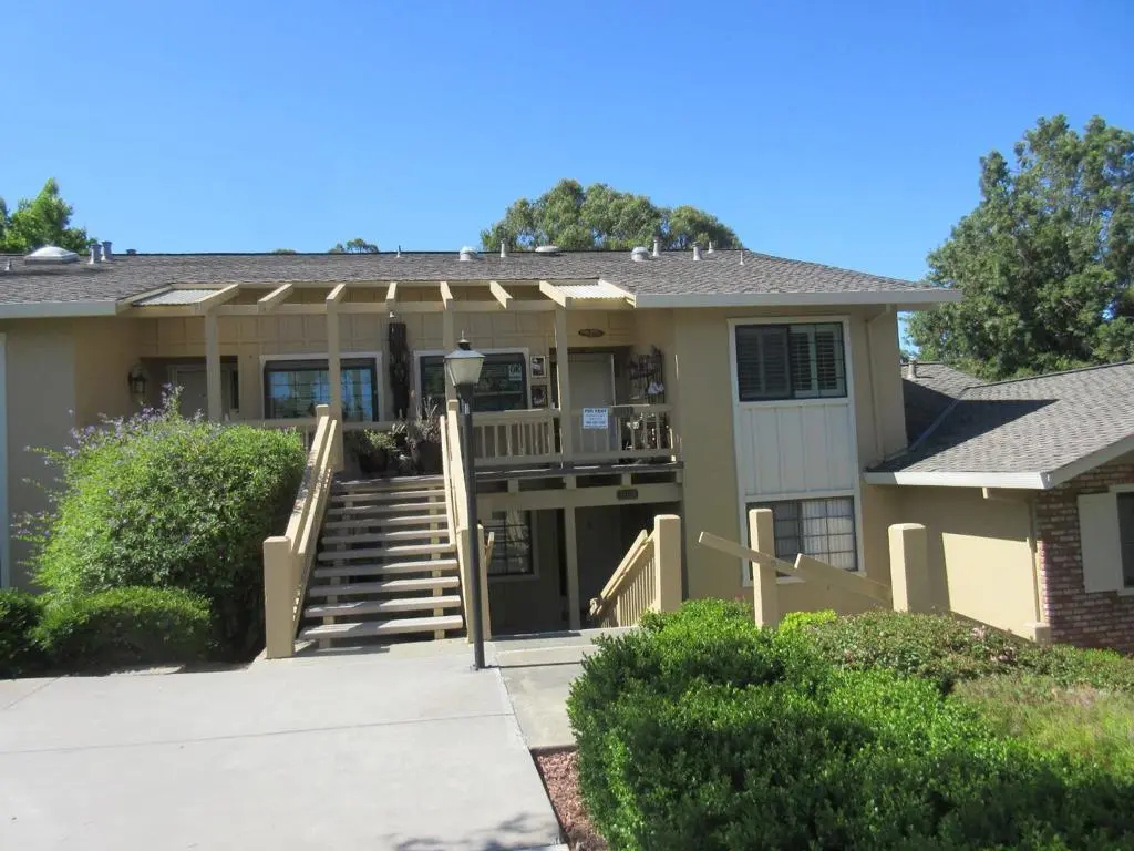 Apartment for rent at 5037 Cribari Vale, San Jose, CA featuring 2 beds and 2 baths