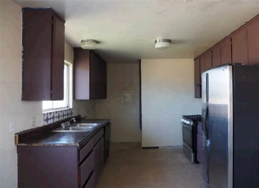 Residential Lease for rent at 13405 Ocotillo, Desert Hot Springs, Riverside County, CA featuring 2 beds and 1 bath