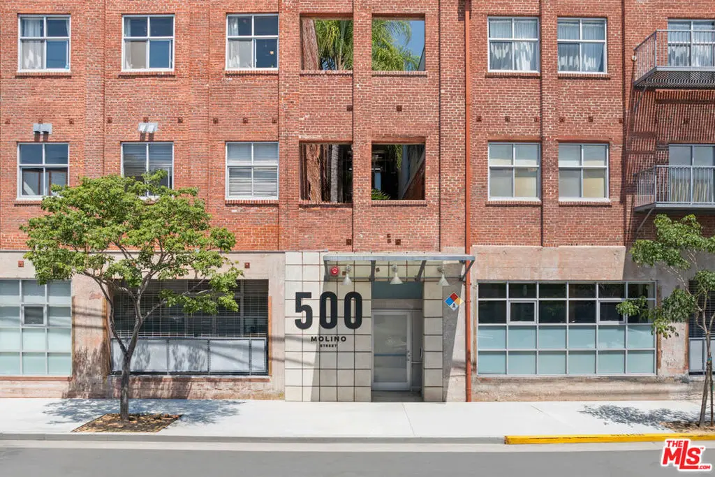 Condominium for sale at 500 Molino Street 207, Los Angeles, CA and 1 bath