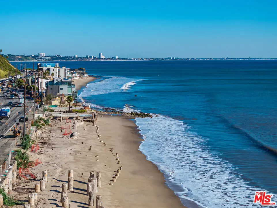 19042 Pacific Coast Highway, Malibu, CA — listing photo 1