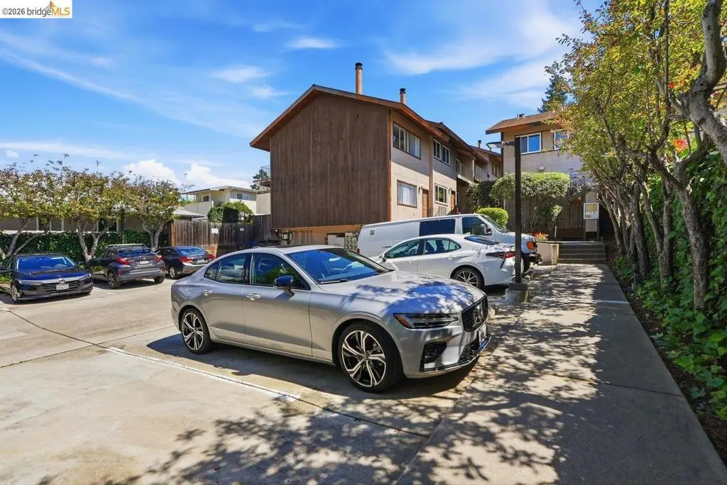 Condominium for sale at 3800 Maybelle Ave 7, Oakland, CA featuring 2 beds and 2 baths