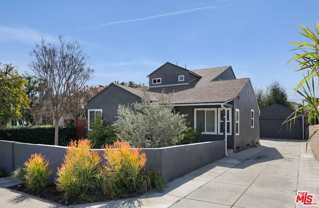 Single Family Residence for rent at 2264 23rd Street, Santa Monica, CA featuring 3 beds and 2 baths