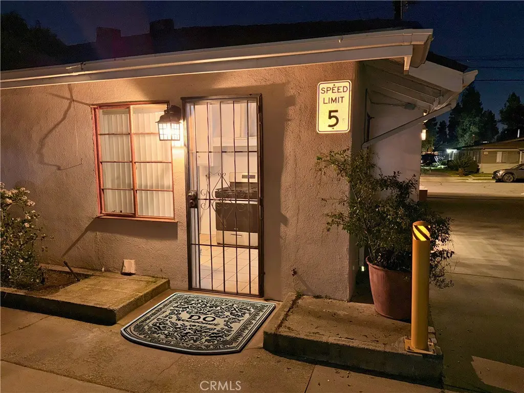 Residential Lease for rent at 843 W Walnut B, Monrovia, Los Angeles County, CA featuring 1 bed and 1 bath