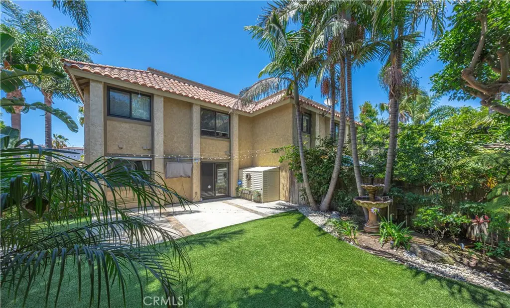 Condominium for sale at 20936 Sandbar 103, Huntington Beach, CA featuring 2 beds and 1 bath