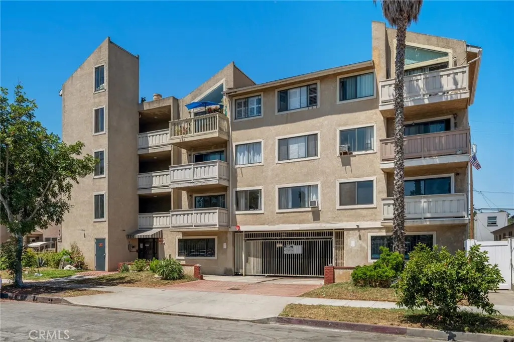 Condominium for sale at 1723 Cedar 103, Long Beach, CA featuring 2 beds and 2 baths